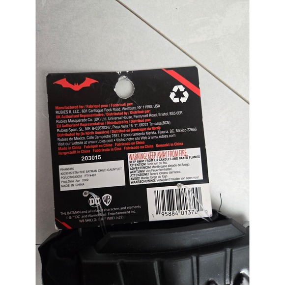 Rubies Batman Child Gauntlets Black DC Comics Movie Gloves NWT Costume Accessory - Picture 10 of 10